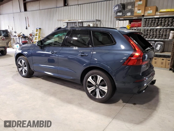 2023 Volvo XC60 Plus Dark Theme z VIN YV4H60DL2P1289471, wystawiony jako Copart lot #62508884 z przebiegiem 8 012 mil mil oraz Szkoda całkowita • Salvage title. Historia ofert i sprzedaży dostępna na DreamBid. Obrazek 2.