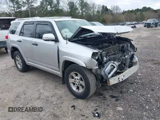 2011 Toyota 4Runner SR5 z VIN JTEZU5JR9B5021016, wystawiony jako IAAI lot #41844799 z przebiegiem 155 361 mil mil oraz . Historia ofert i sprzedaży dostępna na DreamBid. Obrazek 1.