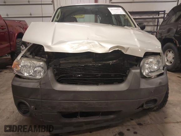 2005 Ford Escape XLS Value with VIN 1FMYU02Z35KA57707, listed as a IAAI auction lot 41759027 with 1 mi miles. Bid and sale history available at carsss.com. Image 17.