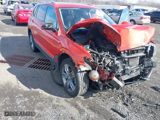 2019 Volkswagen Tiguan SEL Premium with VIN 3VV4B7AX9KM068380, listed as a IAAI auction lot 41640535 with 54,131 mi miles. Bid and sale history available at carsss.com. Image 6.