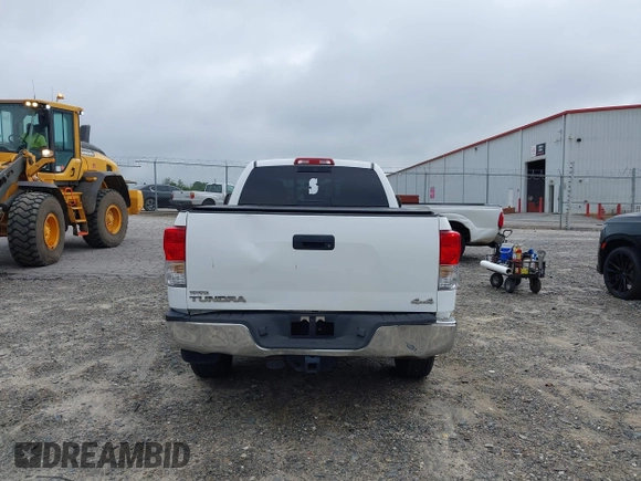 2010 Toyota Tundra z VIN 5TFUM5F14AX009280, wystawiony jako IAAI lot #42541661 z przebiegiem 280 107 mil mil oraz . Historia ofert i sprzedaży dostępna na DreamBid. Obrazek 16.