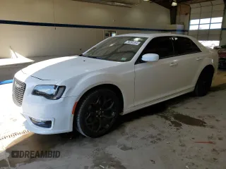 2020 Chrysler 300 S z VIN 2C3CCABT9LH181069, wystawiony jako Copart lot #76281354 z przebiegiem 66 773 mil mil oraz Szkody całkowita. Historia ofert i sprzedaży dostępna na DreamBid. Obrazek 1.