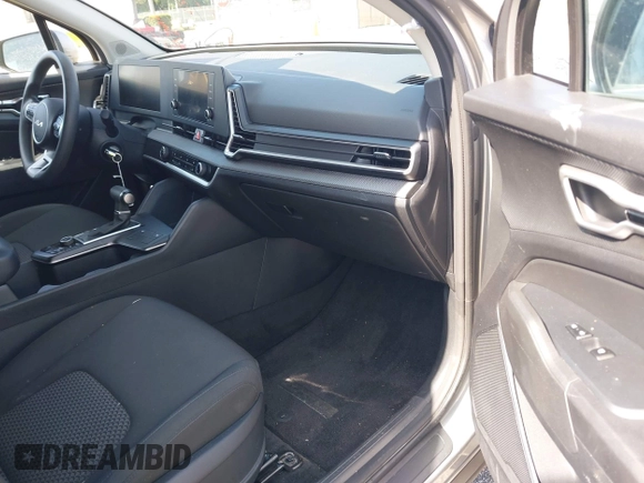 2024 Kia Sportage LX with VIN KNDPUCDF6R7228446, listed as a IAAI auction lot 42167577 with 39,727 mi miles and . Bid and sale history available at DreamBid. Image 5.