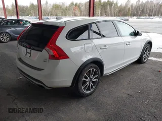 2016 Volvo V60 Cross Country T5 with VIN YV4612HK6G1003110, listed as a IAAI auction lot 41682878 with 1 mi miles. Bid and sale history available at carsss.com. Image 4.