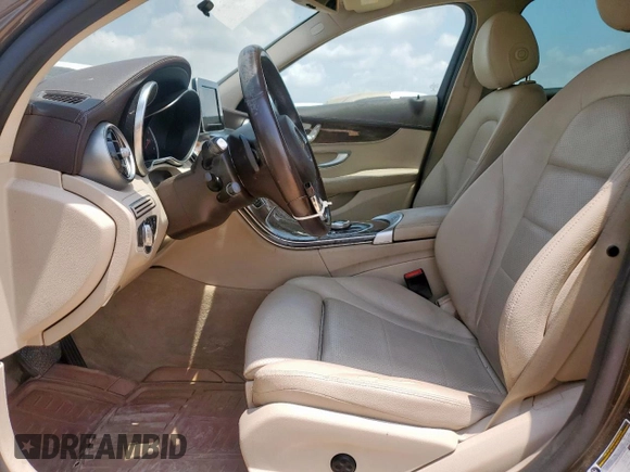 2017 Mercedes-Benz C 300 z VIN 55SWF4JB9HU217123, wystawiony jako Copart lot #59339195 z przebiegiem 136 805 mil mil oraz Czysty tytuł • Clean title. Historia ofert i sprzedaży dostępna na DreamBid. Obrazek 7.