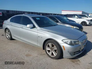 2013 BMW 5 Series 528i xDrive with VIN WBAXH5C5XDD114174, listed as a IAAI auction lot 41934972 with 127,193 mi miles. Bid and sale history available at carsss.com. Image 1.