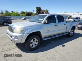 2005 Toyota Tacoma PreRunner z VIN 5TEKU72N45Z068601, wystawiony jako Copart lot #55841685 z przebiegiem 171 189 mil mil oraz Szkoda całkowita • Salvage title. Historia ofert i sprzedaży dostępna na DreamBid. Obrazek 1.