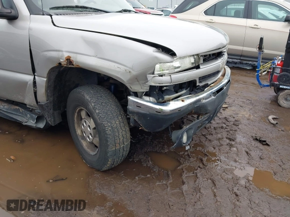 2004 Chevrolet Suburban Z71 with VIN 3GNFK16Z24G222709, listed as a IAAI auction lot 41535862 with 1 mi miles. Bid and sale history available at carsss.com. Image 6.