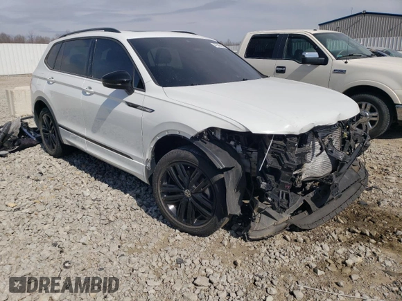 2022 Volkswagen Tiguan SE R-Line Black with VIN 3VV8B7AX1NM103449, listed as a Copart auction lot 47596495 with 29,628 mi miles and Salvage Title. Bid and sale history available at DreamBid. Image 4.