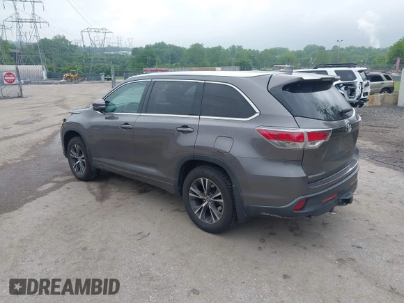 2016 Toyota Highlander XLE z VIN 5TDJKRFHXGS258923, wystawiony jako IAAI lot #42372340 z przebiegiem 181 438 mil mil oraz . Historia ofert i sprzedaży dostępna na DreamBid. Obrazek 3.