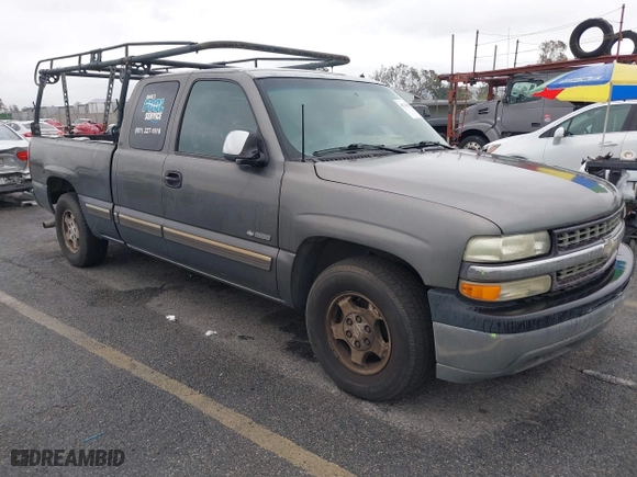 2001 Chevrolet Silverado 1500 LT with VIN 2GCEC19T811330085, listed as a IAAI auction lot 41743350 with 218,533 mi miles. Bid and sale history available at carsss.com. Image 1.