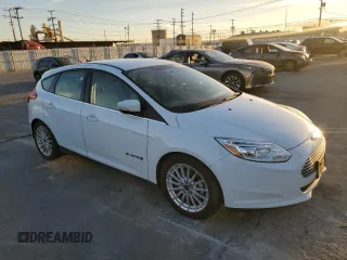 2016 Ford Focus Electric z VIN 1FADP3R43GL238458, wystawiony jako Copart lot #84111784 z przebiegiem 116 907 mil mil oraz Szkody całkowita. Historia ofert i sprzedaży dostępna na DreamBid. Obrazek 4.
