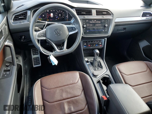 2023 Volkswagen Tiguan SEL R-Line z VIN 3VV4B7AX8PM040917, wystawiony jako Copart lot #84402084 z przebiegiem 6 905 mil mil oraz Szkoda całkowita • Salvage title. Historia ofert i sprzedaży dostępna na DreamBid. Obrazek 8.