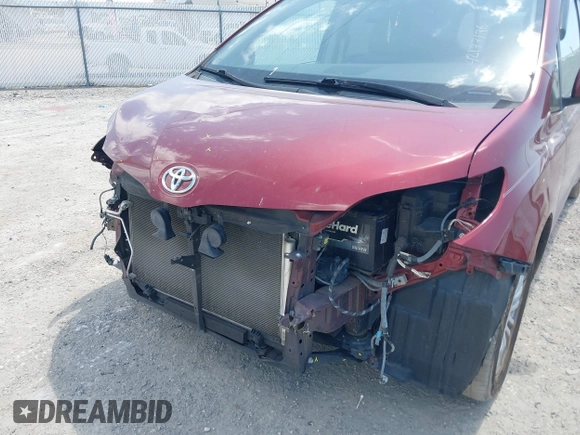 2016 Toyota Sienna XLE with VIN 5TDYK3DC7GS716470, listed as a IAAI auction lot 42177176 with 121,165 mi miles and . Bid and sale history available at DreamBid. Image 6.