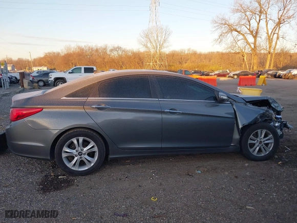 2013 Hyundai Sonata SE with VIN 5NPEC4AC2DH603893, listed as a IAAI auction lot 40996294 with 124,954 mi miles. Bid and sale history available at carsss.com. Image 14.