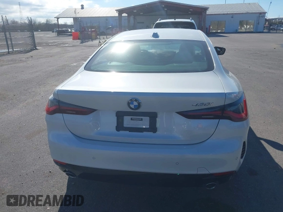 2024 BMW 4 Series 430i z VIN WBA53AP04RCN45331, wystawiony jako IAAI lot #41592661 z przebiegiem 10 078 mil mil oraz . Historia ofert i sprzedaży dostępna na DreamBid. Obrazek 17.