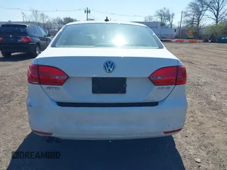 2013 Volkswagen Jetta Sedan SE with VIN 3VWDP7AJ6DM200247, listed as a IAAI auction lot 41989516 with 205,482 mi miles. Bid and sale history available at carsss.com. Image 16.