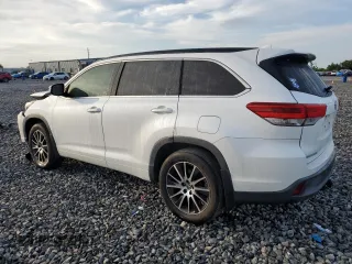2018 Toyota Highlander SE with VIN 5TDJZRFH9JS823259, listed as a Copart auction lot 64882735 with 97,401 mi miles and Salvage title. Bid and sale history available at DreamBid. Image 2.