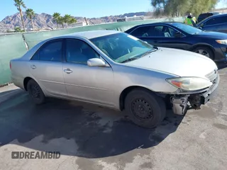 2004 Toyota Camry LE z VIN 4T1BE32K54U333072, wystawiony jako IAAI lot #41692310 z przebiegiem 225 886 mil mil oraz . Historia ofert i sprzedaży dostępna na DreamBid. Obrazek 1.