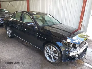 2021 Mercedes-Benz C 300 z VIN W1KWF8EB2MR642843, wystawiony jako IAAI lot #42167645 z przebiegiem 50 435 mil mil oraz . Historia ofert i sprzedaży dostępna na DreamBid. Obrazek 1.