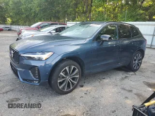 2024 Volvo XC60 Plus Dark Theme z VIN YV4L12RL3R1739158, wystawiony jako Copart lot #55222325 z przebiegiem 35 819 mil mil oraz Szkoda całkowita • Salvage title. Historia ofert i sprzedaży dostępna na DreamBid. Obrazek 1.