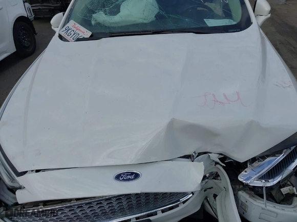 2019 Ford Fusion Hybrid Titanium with VIN 3FA6P0RU2KR104817, listed as a IAAI auction lot 41695813 with NaN miles. Bid and sale history available at carsss.com. Image 10.