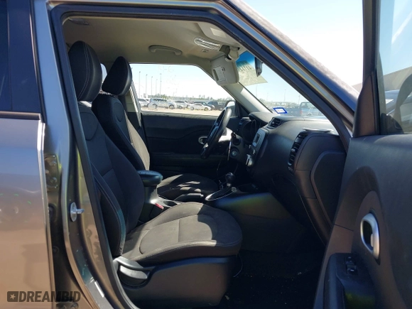 2015 Kia Soul with VIN KNDJN2A26F7170624, listed as a IAAI auction lot 41714567 with 176,135 mi miles. Bid and sale history available at carsss.com. Image 5.
