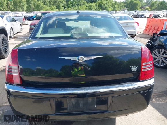 2007 Chrysler 300 C z VIN 2C3LA63H87H762789, wystawiony jako IAAI lot #42253938 z przebiegiem 133 172 mil mil oraz . Historia ofert i sprzedaży dostępna na DreamBid. Obrazek 17.