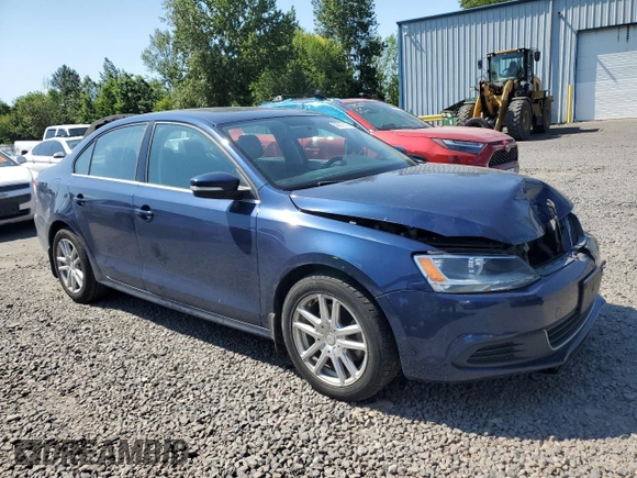 2014 Volkswagen Jetta SE with VIN 3VWD17AJ9EM323625, listed as a Copart auction lot 58211655 with 108,099 mi miles and Salvage title. Bid and sale history available at DreamBid. Image 4.