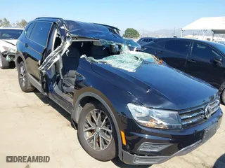 2020 Volkswagen Tiguan SE with VIN 3VV3B7AX6LM005167, listed as a IAAI auction lot 41676262 with 23,004 mi miles. Bid and sale history available at carsss.com. Image 1.