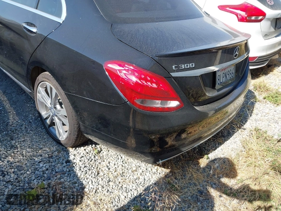 2017 Mercedes-Benz C 300 z VIN 55SWF4JB0HU183802, wystawiony jako IAAI lot #42666877 z przebiegiem Nie podano mil oraz . Historia ofert i sprzedaży dostępna na DreamBid. Obrazek 3.