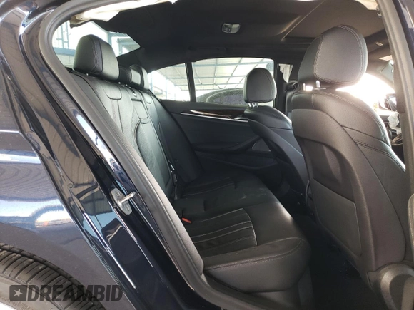 2018 BMW 5 Series 530i z VIN WBAJA5C50JG898675, wystawiony jako Copart lot #51188145 z przebiegiem Nie podano mil oraz Szkody całkowita. Historia ofert i sprzedaży dostępna na DreamBid. Obrazek 10.