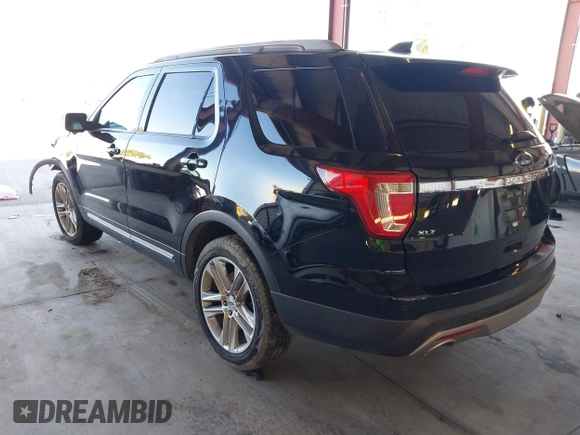 2017 Ford Explorer XLT with VIN 1FM5K7D83HGA69904, listed as a IAAI auction lot 41878052 with Not Provided miles and . Bid and sale history available at carsss.com. Image 3.