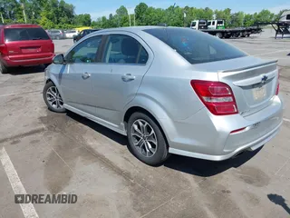 2019 Chevrolet Sonic LT z VIN 1G1JD5SB3K4112641, wystawiony jako IAAI lot #42183793 z przebiegiem 45 418 mil mil oraz . Historia ofert i sprzedaży dostępna na DreamBid. Obrazek 3.
