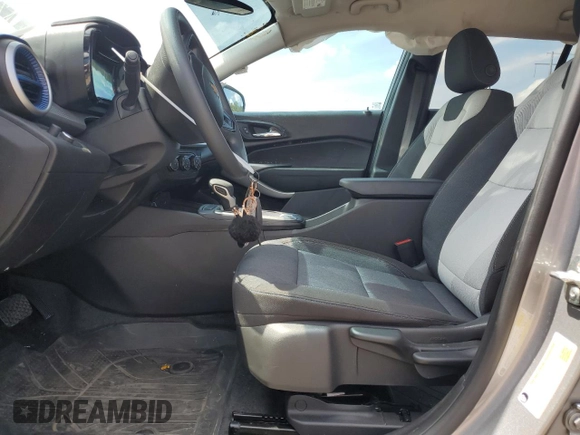 2025 Chevrolet Trax LS with VIN KL77LFEP6SC125131, listed as a Copart auction lot 50564795 with 9,460 mi miles and Salvage Title. Bid and sale history available at DreamBid. Image 7.