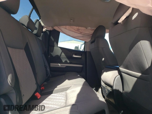 2015 Toyota Tundra SR z VIN 5TFCW5F16FX019046, wystawiony jako Copart lot #57388105 z przebiegiem 123 122 mil mil oraz Szkoda całkowita • Salvage title. Historia ofert i sprzedaży dostępna na DreamBid. Obrazek 10.