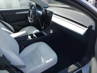 2023 Tesla Model 3 z VIN 5YJ3E1EA2PF465882, wystawiony jako IAAI lot #42257900 z przebiegiem 39 572 mil mil oraz . Historia ofert i sprzedaży dostępna na DreamBid. Obrazek 5.