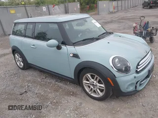 2013 MINI Clubman z VIN WMWZF3C52DT571084, wystawiony jako IAAI lot #42186245 z przebiegiem 142 985 mil mil oraz . Historia ofert i sprzedaży dostępna na DreamBid. Obrazek 1.