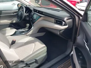 2020 Toyota Camry SE z VIN 4T1G11AK8LU335338, wystawiony jako IAAI lot #41908752 z przebiegiem 75 825 mil mil oraz . Historia ofert i sprzedaży dostępna na DreamBid. Obrazek 5.