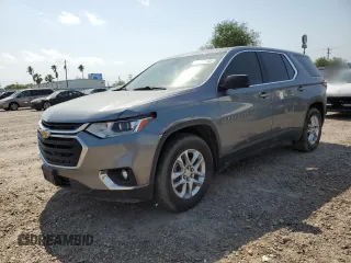 2020 Chevrolet Traverse LS z VIN 1GNERFKWXLJ245930, wystawiony jako Copart lot #51657195 z przebiegiem Nie podano mil oraz Szkoda całkowita • Salvage title. Historia ofert i sprzedaży dostępna na DreamBid. Obrazek 1.