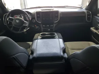 2023 Ram 1500 Big Horn z VIN 1C6RRFBG1PN554291, wystawiony jako Copart lot #59908015 z przebiegiem 23 248 mil mil oraz Czysty tytuł • Clean title. Historia ofert i sprzedaży dostępna na DreamBid. Obrazek 8.