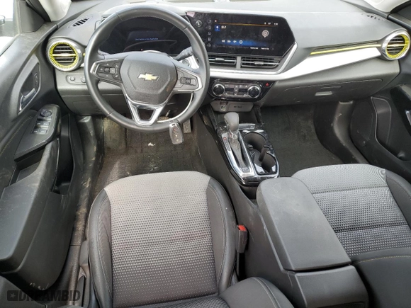 2024 Chevrolet Trax LT with VIN KL77LHE27RC023931, listed as a Copart auction lot 47434245 with 13,686 mi miles and Salvage Title. Bid and sale history available at carsss.com. Image 8.