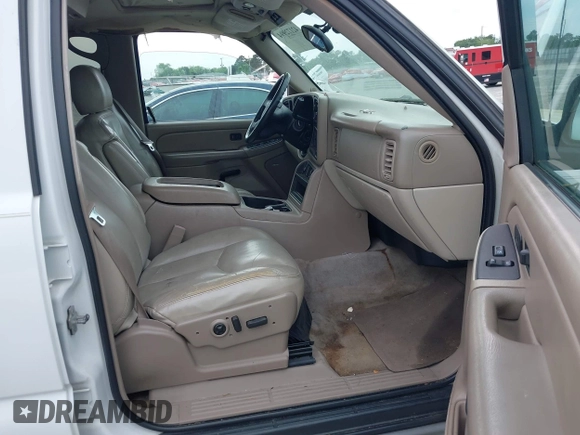 2005 Chevrolet Suburban LT z VIN 3GNEC16Z95G230686, wystawiony jako IAAI lot #42172994 z przebiegiem 191 753 mil mil oraz . Historia ofert i sprzedaży dostępna na DreamBid. Obrazek 5.