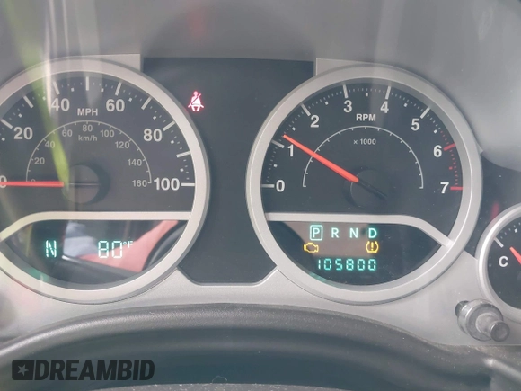 2008 Jeep Wrangler Unlimited Sahara с VIN 1J4GA59188L624010, выставлен на аукционе IAAI как лот 42115574 с пробегом 105 800 миль миль и . История ставок и продаж доступна на DreamBid. Изображение 7.