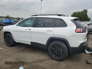 2023 Jeep Cherokee Altitude Lux z VIN 1C4PJMMB5PD107823, wystawiony jako Copart lot #57034345 z przebiegiem 4 578 mil mil oraz Szkoda całkowita • Salvage title. Historia ofert i sprzedaży dostępna na DreamBid. Obrazek 2.