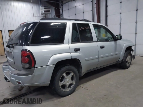 2007 Chevrolet TrailBlazer LS with VIN 1GNDT13S272125034, listed as a IAAI auction lot 41478515 with 215,462 mi miles and . Bid and sale history available at DreamBid. Image 4.