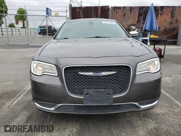 2018 Chrysler 300 Touring L z VIN 2C3CCAAG4JH317108, wystawiony jako Copart lot #55472305 z przebiegiem 70 977 mil mil oraz Szkoda całkowita • Salvage title. Historia ofert i sprzedaży dostępna na DreamBid. Obrazek 5.