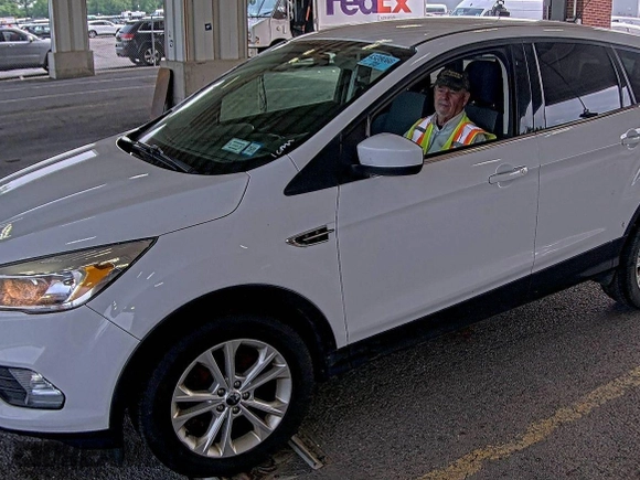2017 Ford Escape SE z VIN 1FMCU9GD0HUD44281, wystawiony jako IAAI lot #42573170 z przebiegiem 99 085 mil mil oraz . Historia ofert i sprzedaży dostępna na DreamBid. Obrazek 15.
