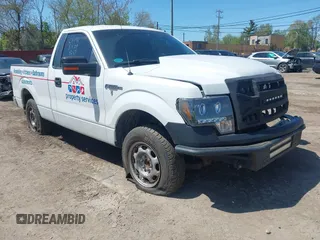 2013 Ford F-150 XL z VIN 1FTMF1CF7DFB08267, wystawiony jako IAAI lot #42229975 z przebiegiem 111 300 mil mil oraz . Historia ofert i sprzedaży dostępna na DreamBid. Obrazek 1.