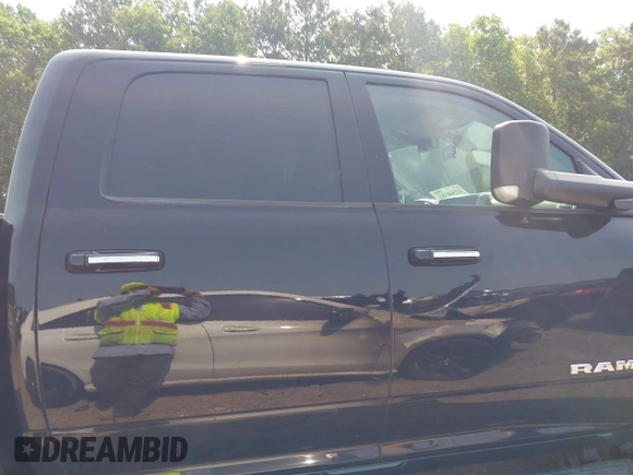 2019 Ram 2500 Big Horn with VIN 3C6UR5DLXKG544035, listed as a IAAI auction lot 42560785 with 76,606 mi miles and . Bid and sale history available at DreamBid. Image 13.